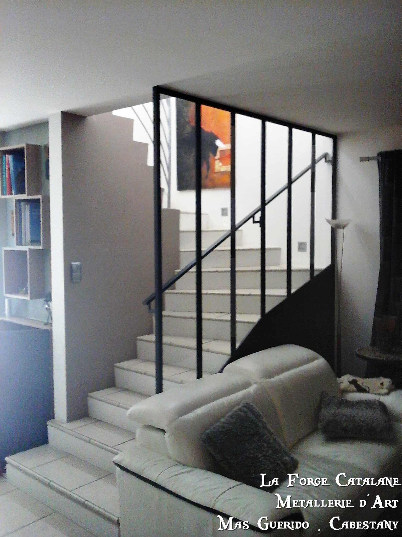 verriere sur escalier avec main courante clair fer forge catalane cabestany (2).jpg